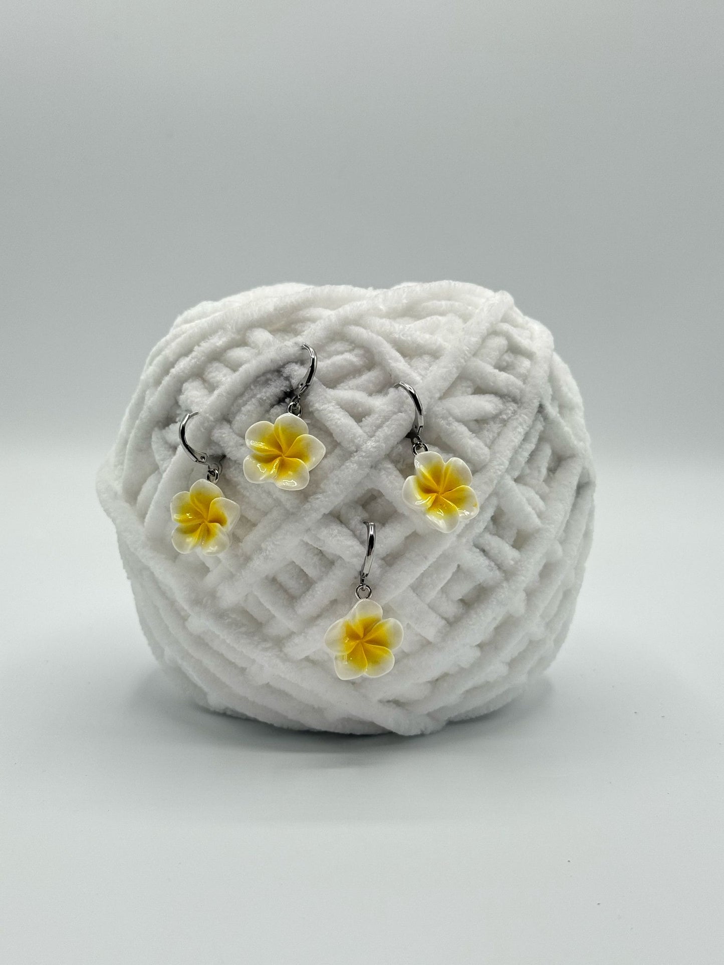 Weiß Blume Maschenmarkierer