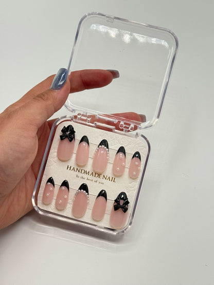 Blacky press on Nails