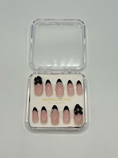 Blacky press on Nails