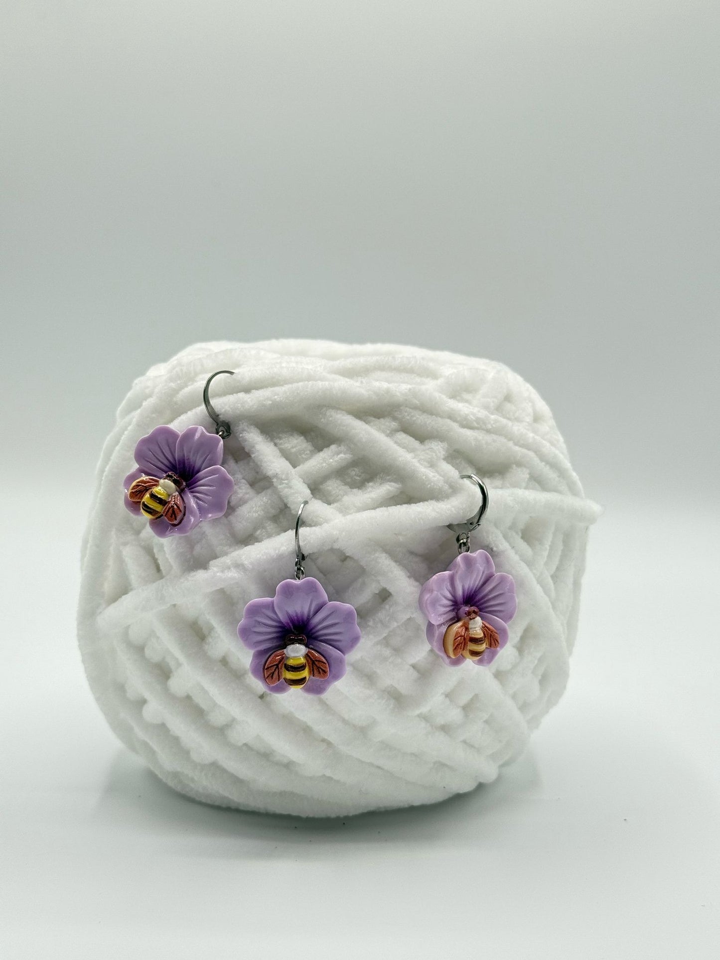 Biene mit Lila Blume Maschenmarkierer