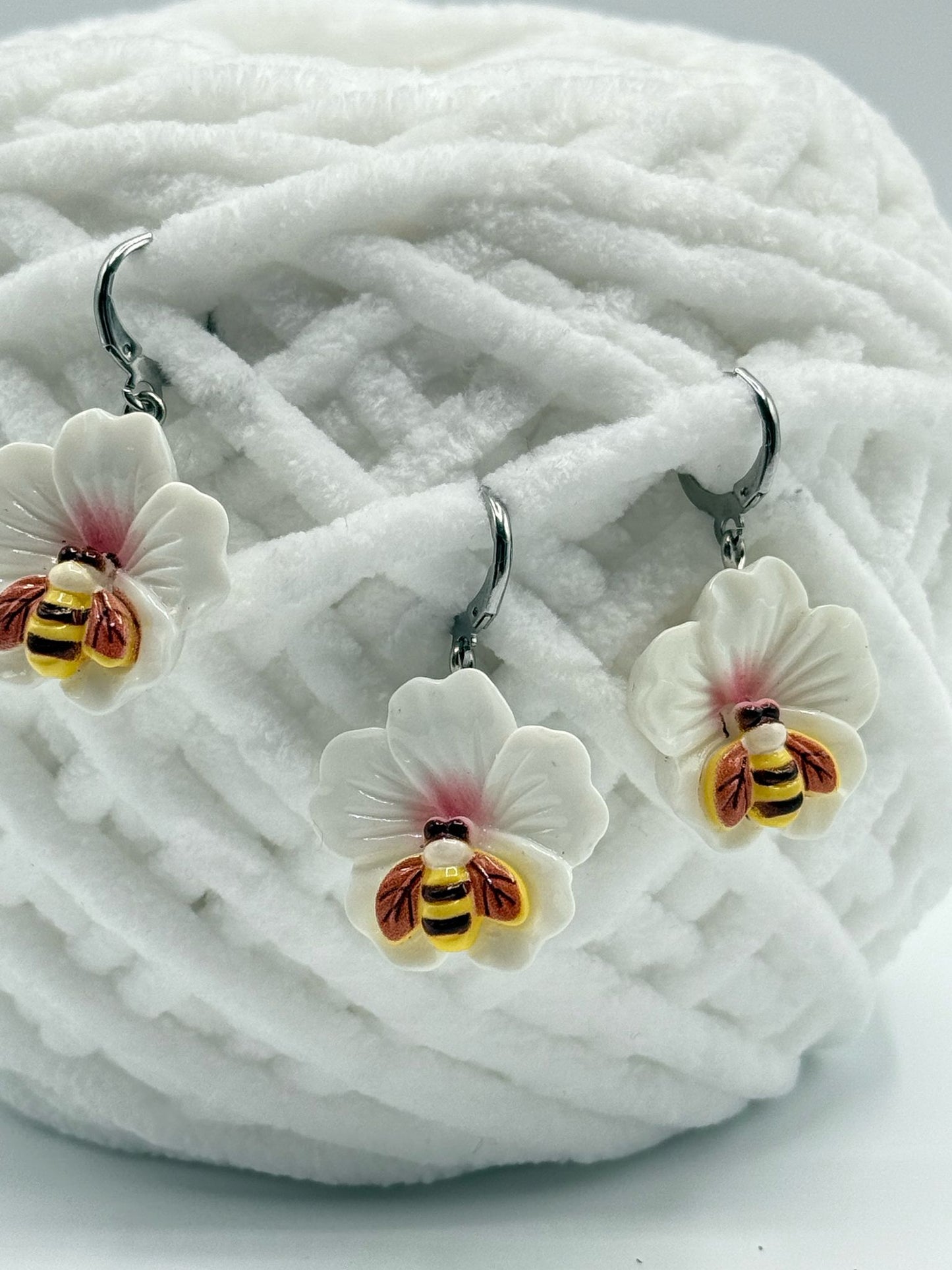 Biene mit weißer Blume Maschenmarkierer