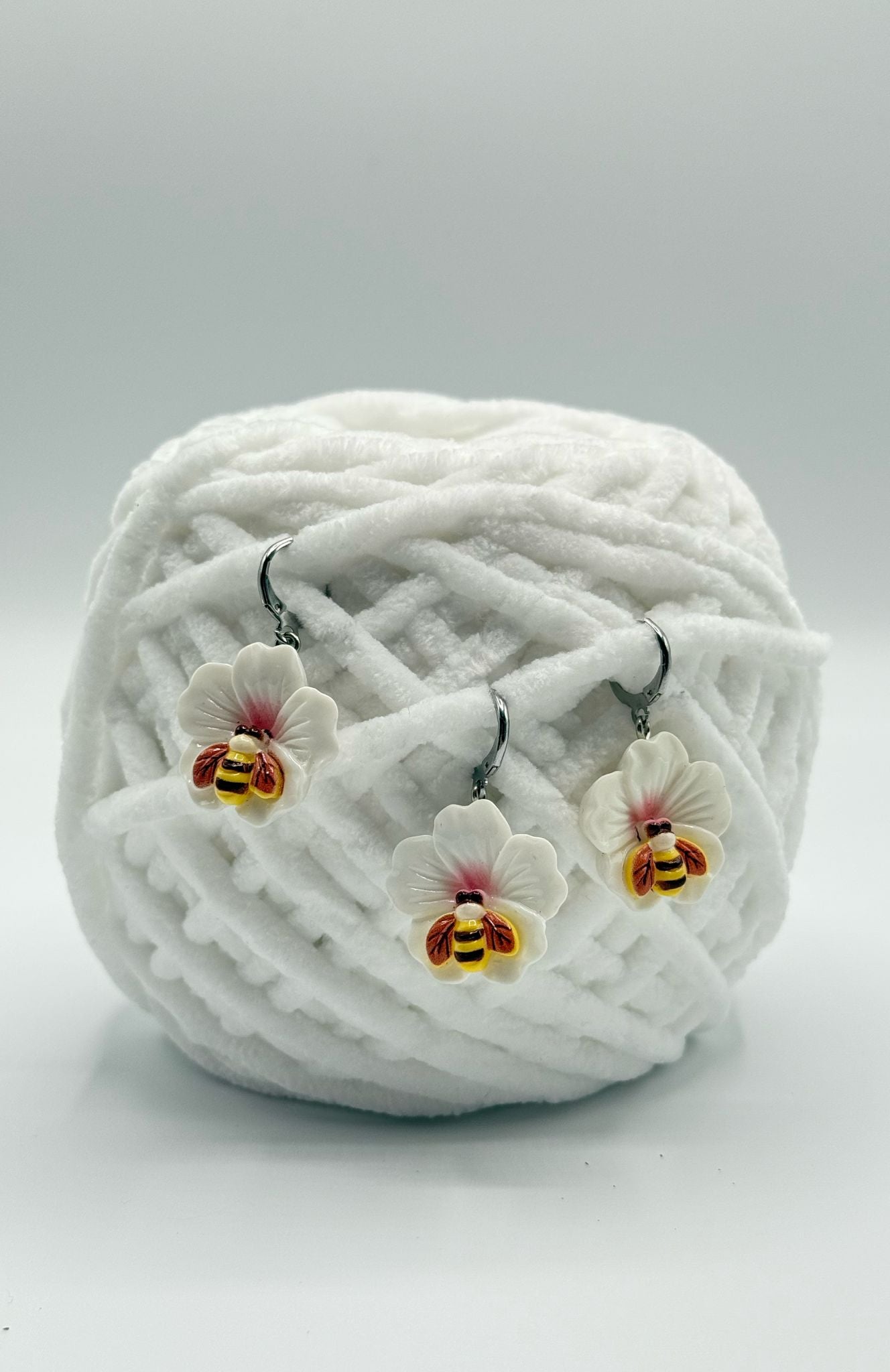 Biene mit weißer Blume Maschenmarkierer