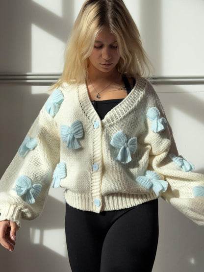Hellblaue Schleifen Strickjacke