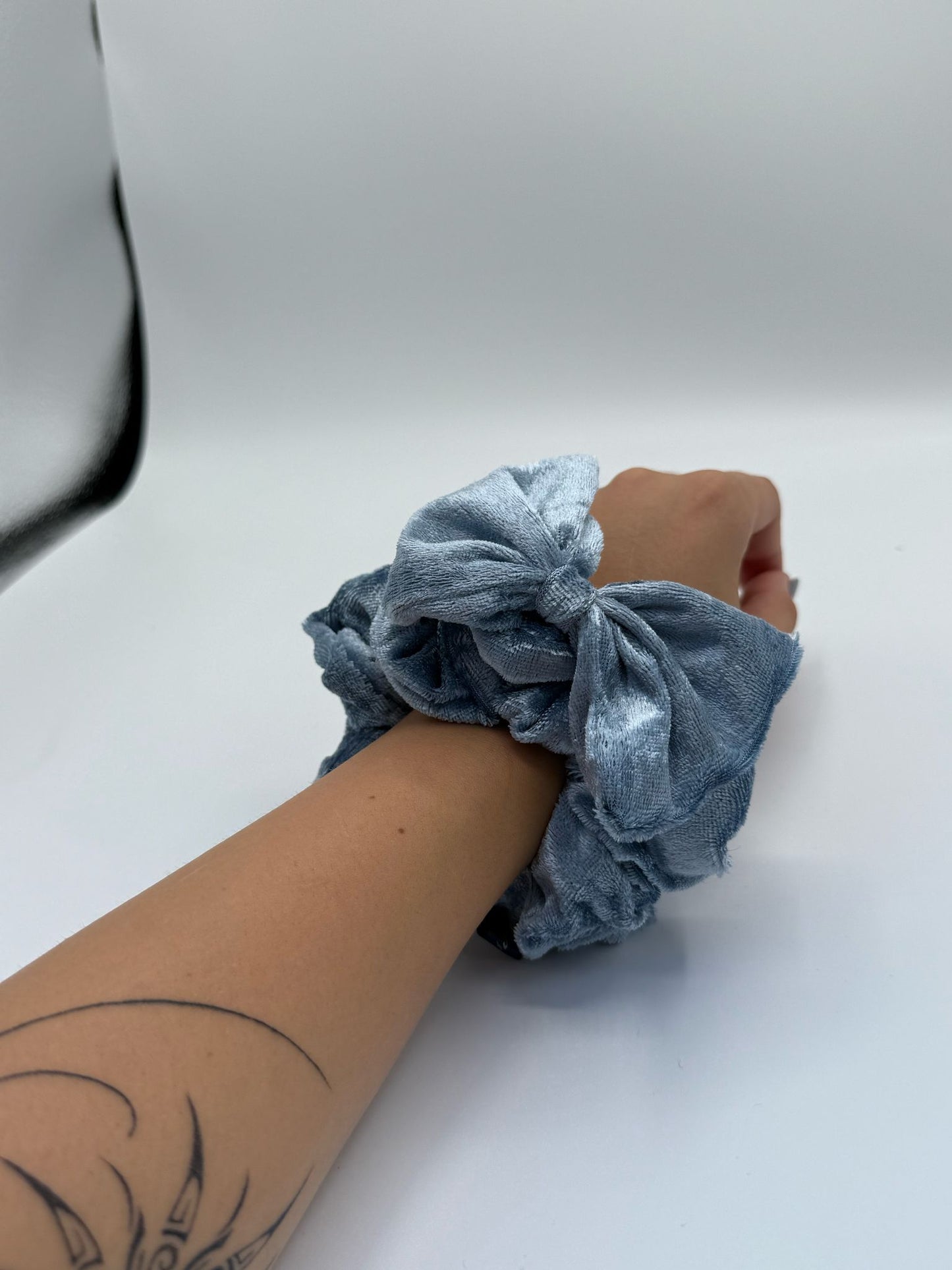 Scrunchie mit Schleife blau