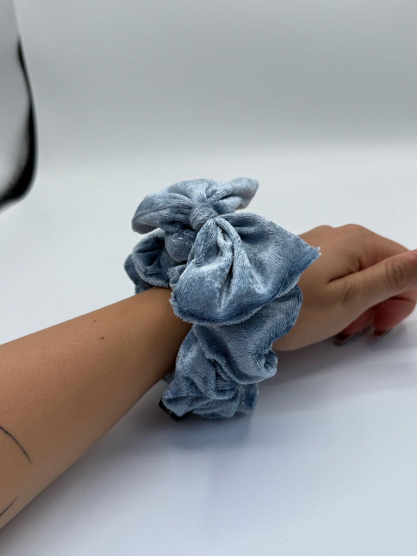 Scrunchie mit Schleife blau