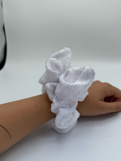 Scrunchie mit Schleife weiß